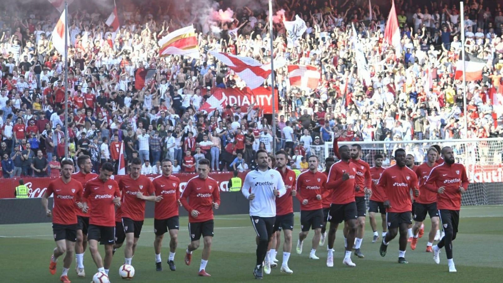 15.000 personas para ver el entrenamiento del Sevilla antes del derbi
