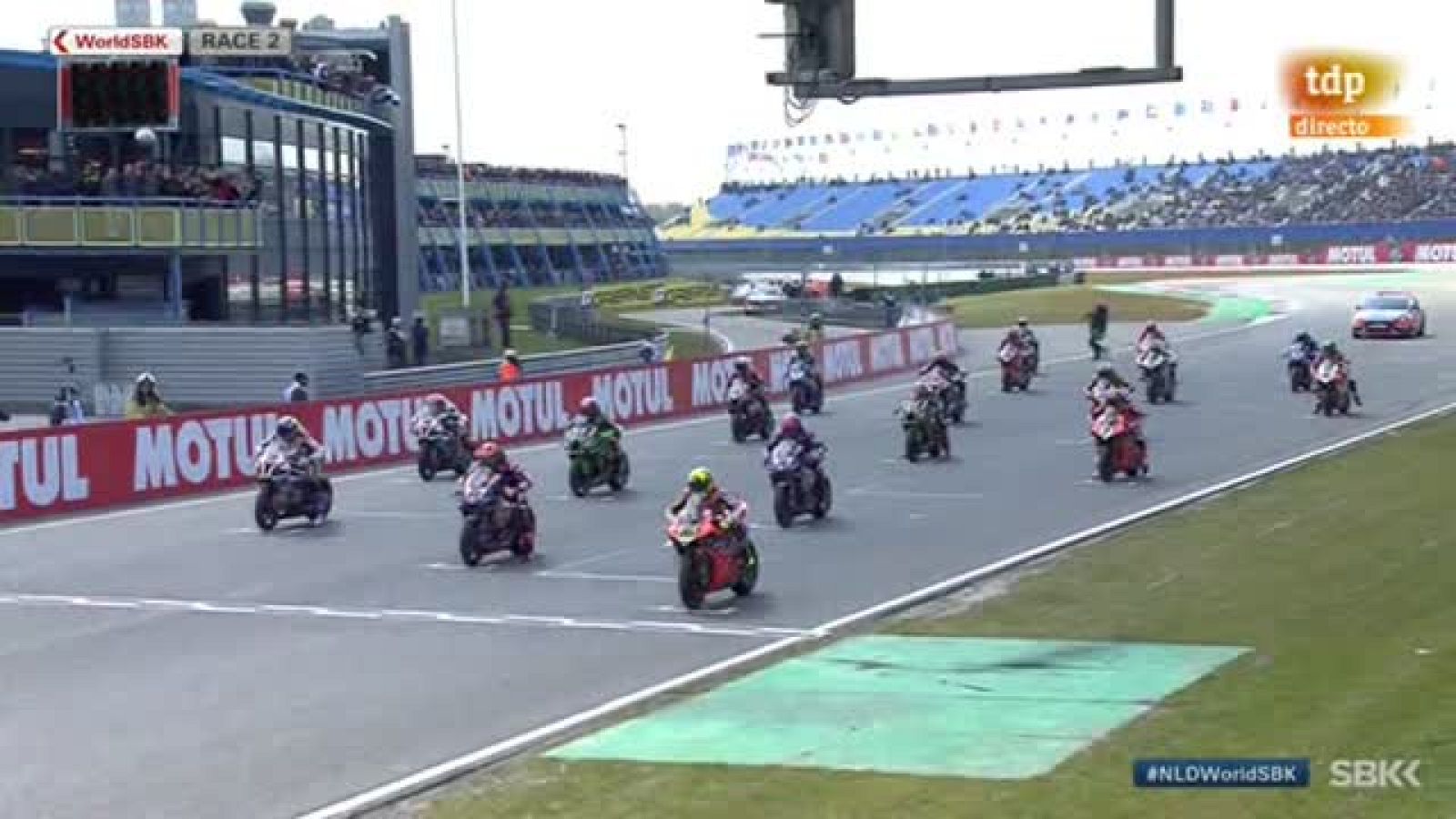 Maravillosa salida de Jonathan Rea, de octavo a segundo