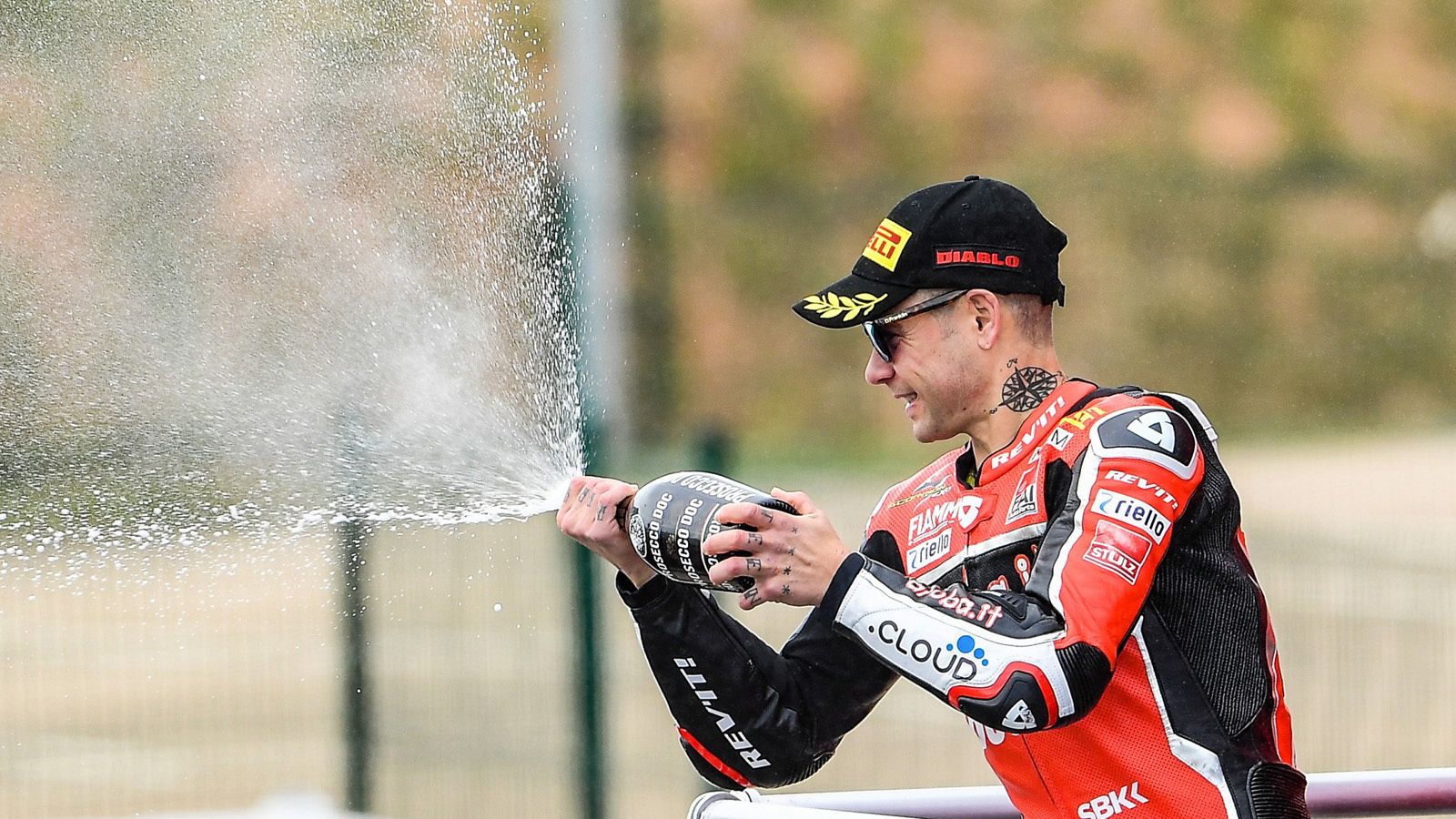 Suberbikes - Assen | Bautista vuelve a ganarlo todo | Ver