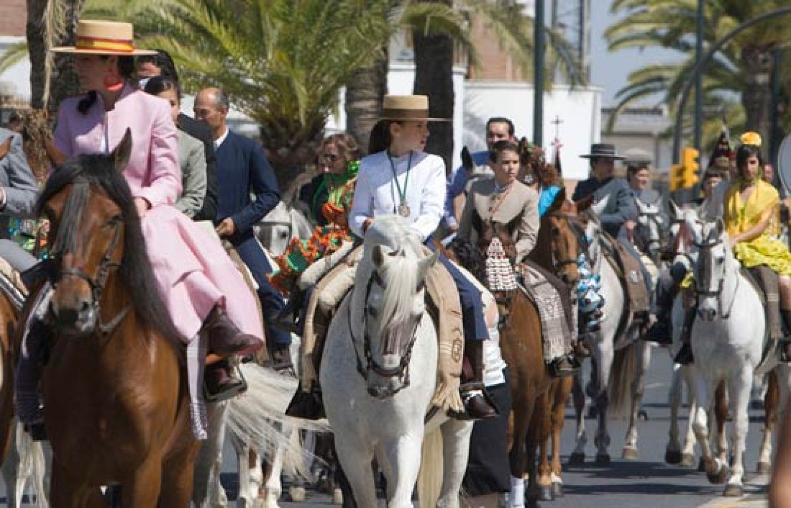Todos los caminos de Andalucía conducen a El Rocío | Ver