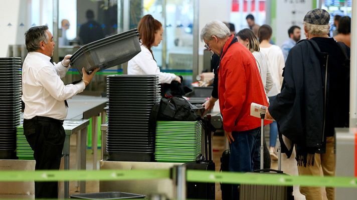 Empleados de Air Nostrum y Adif convocan huelgas y paros parciales durante la Semana Santa