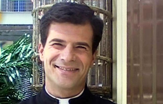 La Señora - El padre 'Ángel' y 'La Señora'