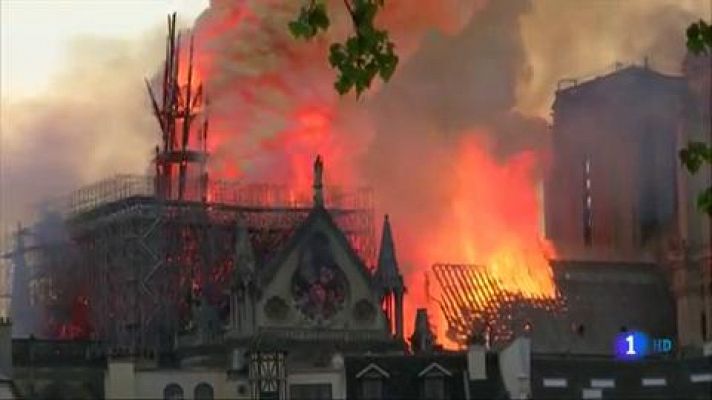 Telediario 1 - Francia, conmocionada por el incendio de Notre Dame