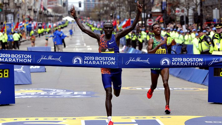 Telediario 1 - Tras más de dos horas corriendo, el Maratón de Boston se resuelve al 'sprint'