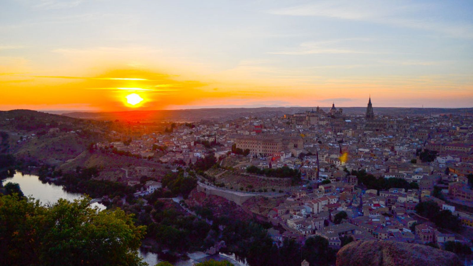 Poco nuboso o despejado o con intervalos de nubes altas en la mayor parte del país  - ver ahora
