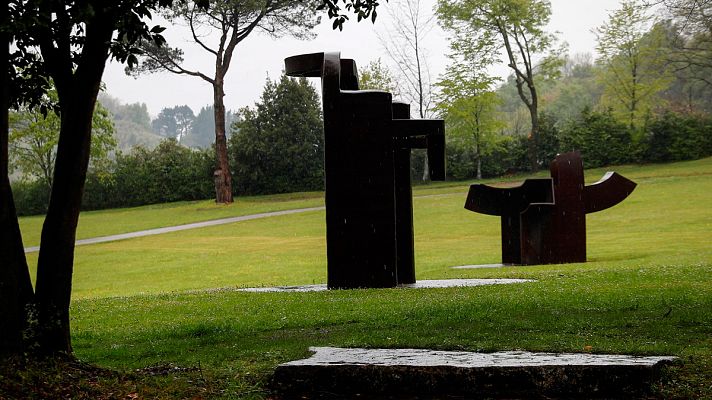Telediario 1 - Reabre sus puertas el Museo Chillida Leku, que quiere potenciar los archivos del escultor