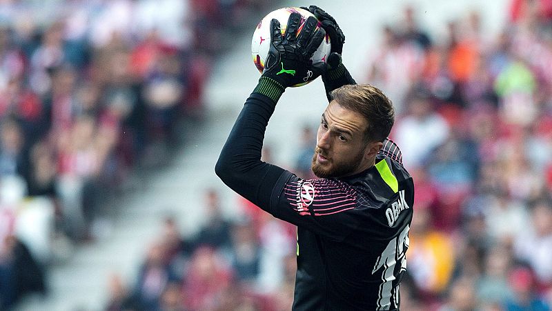 El Atlético de Madrid ha anunciado la ampliación de contrato del meta esloveno Jan Oblak hasta junio de 2023. El portero ha afirmado, dentro del mismo comunicado, sentirse "muy feliz de renovar. Se ha hablado mucho de este tema y al final hemos llega