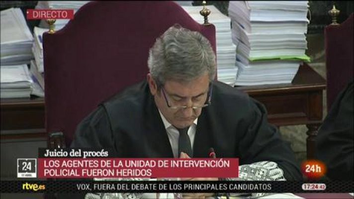 Informativo 24h - Un agente relata cómo la "masa" le tiró una piedra, que le impactó en el escudo de la gorra