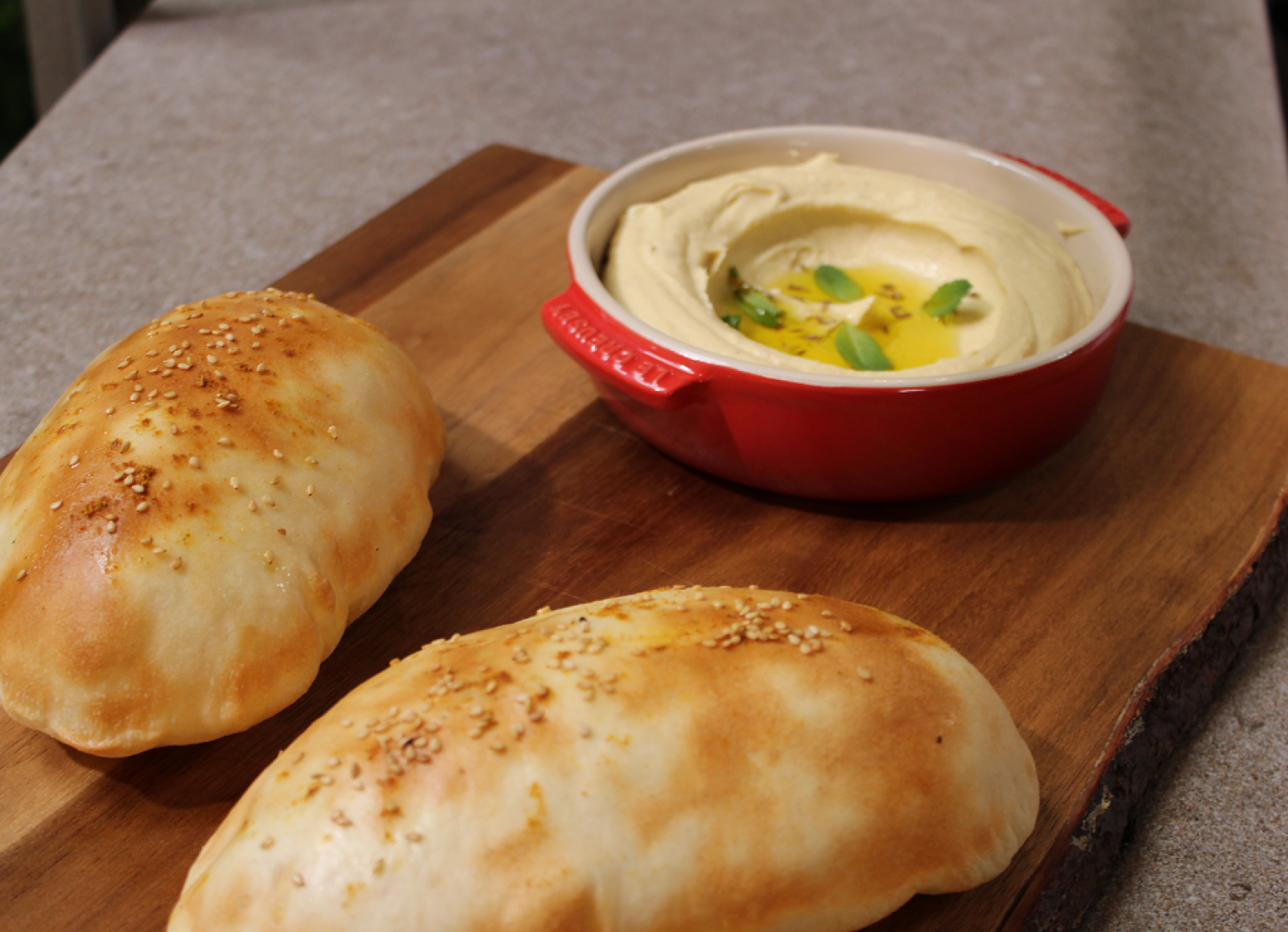 "Hummus de garbanzos con pan de pita" de Dani García