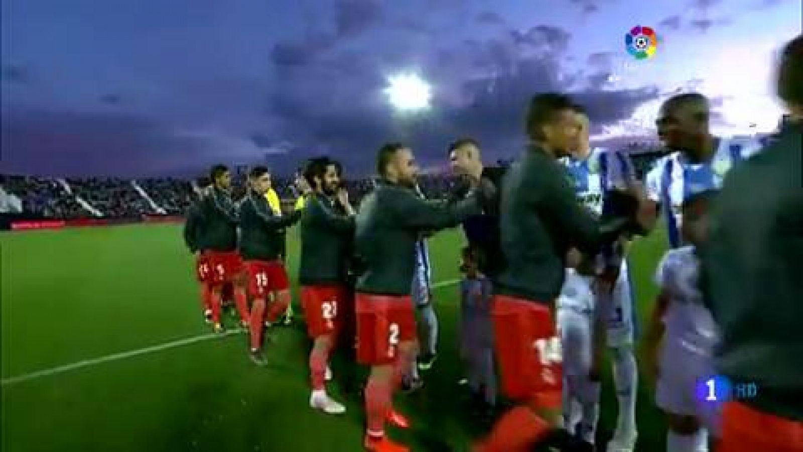 Zidane tiene que señalar quién se queda y quién se va de cara a la temporada que viene. Mientras se habla de fichajes como Pogba, Hazard y Mbappe, hemos analizado la situacion del equipo blanco con cuatro leyendas blancas: Mijatovic, Sanchís, Amavisc