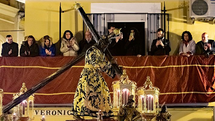 Telediario 1 - El tiempo permite la salida de las seis hermandades de la Madrugá de Sevilla