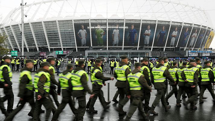 El gran debate se celebra en Ucrania: 60.000 personas en el Estadio Olímpico de Kiev para ver el Poloshenko-Zelenski