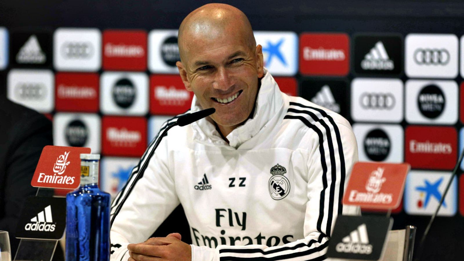 Zinedine Zidane, técnico francés del Real Madrid, descartó que la imagen de su equipo en un final de temporada que en el que no se juega nada le afecte a su imagen y aseguró que tiene "buena energía" tras nueve meses lejos del banquillo y que no está
