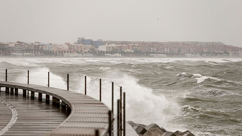 Fuertes vientos e intensas lluvias en buena parte del este peninsular y Baleares - Ver ahora