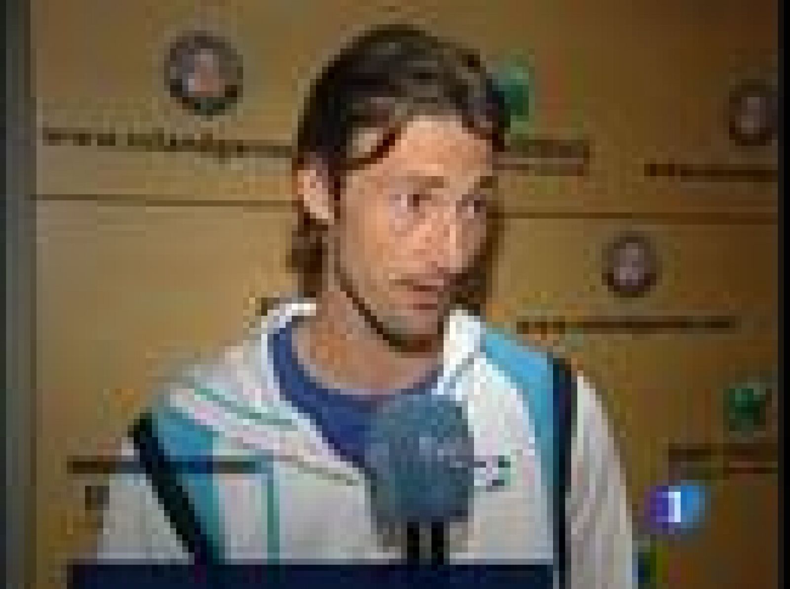 Fernando Verdasco ha vencido en el duelo español ante Nicolás Almagro. Siguen adelante las campeonas de dobles, Anabel Medina y Virginia Ruano. 