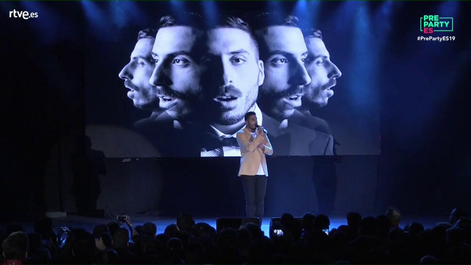 Eurovisión 2019 - Kobi Marimi canta "Home" en la PreParty