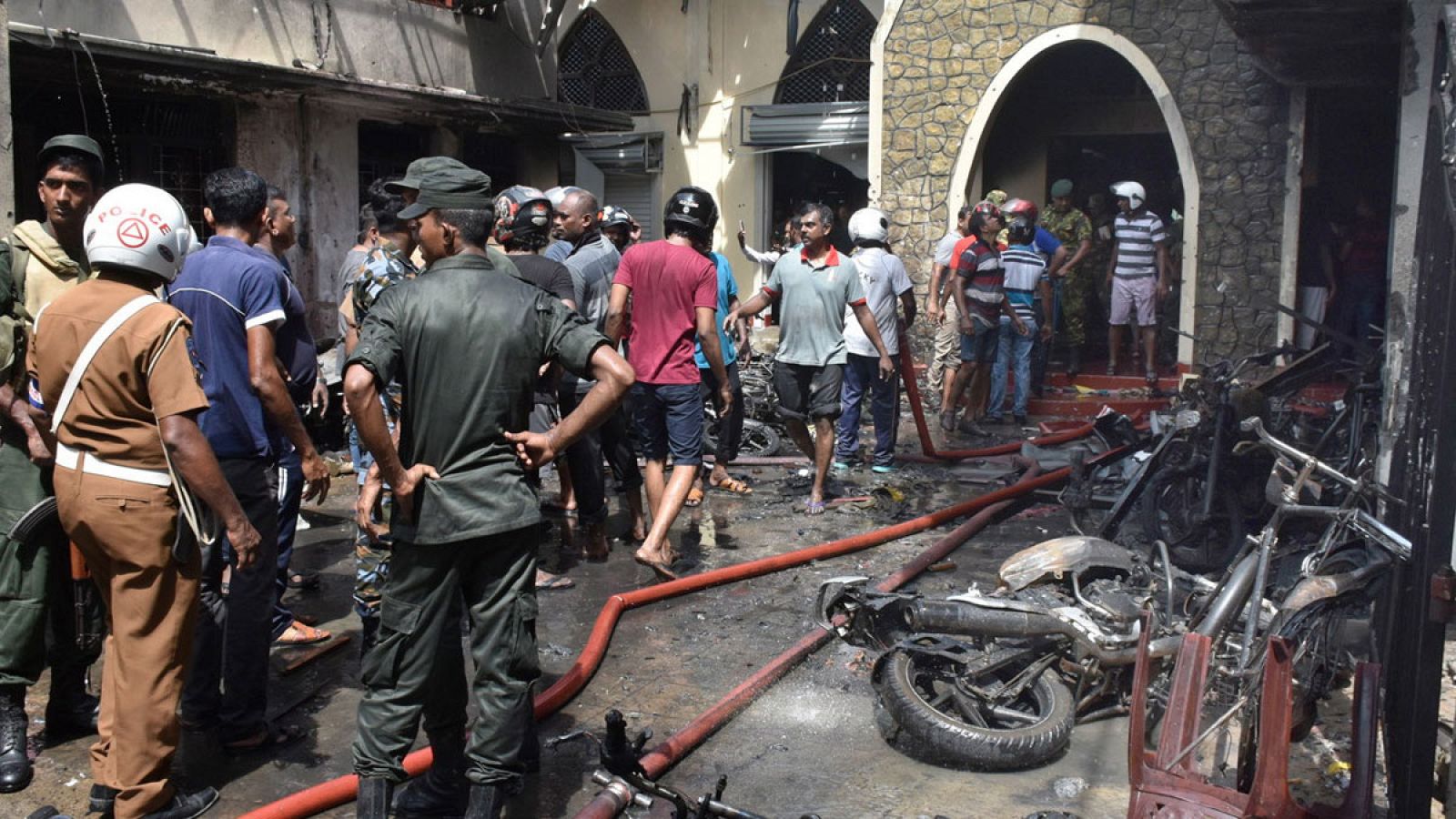 Más de 150 muertos y 400 heridos en explosiones sincronizadas en iglesias y hoteles de Sri Lanka