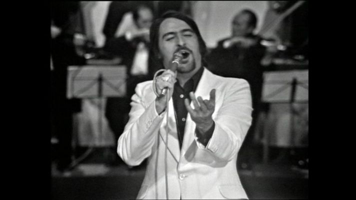 Nino Bravo canta \"te quiero, te quiero\"  recuperado por Cachitos de hierro y cromo del programa de fin de año de 1971