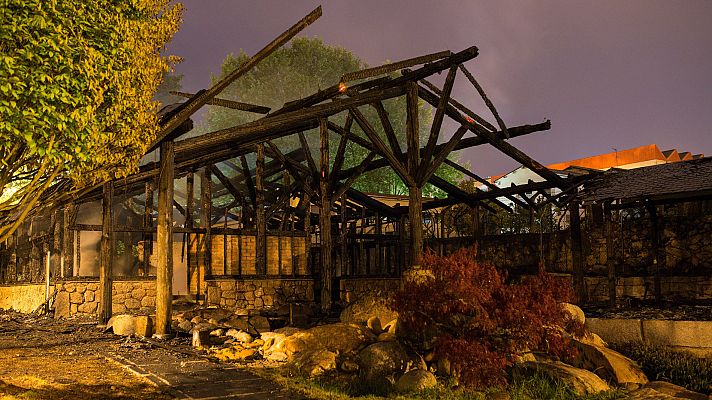 Informativo 24h - Un incendio destruye el complejo termal de A Chavasqueira, en Ourense