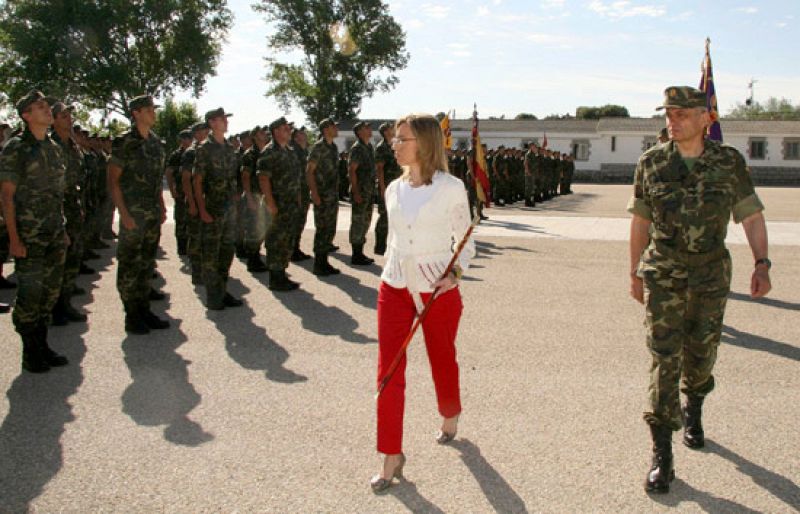 La tranquilidad ha vuelto al cuartel madrileño de Hoyos de Manzanares tras levantarse la cuarentena declarada cuando se detectó la existencia de un brote de gripe A. Los alumnos y mandos de la Academia ya no tienen movilidad restringida,  aunque cer 