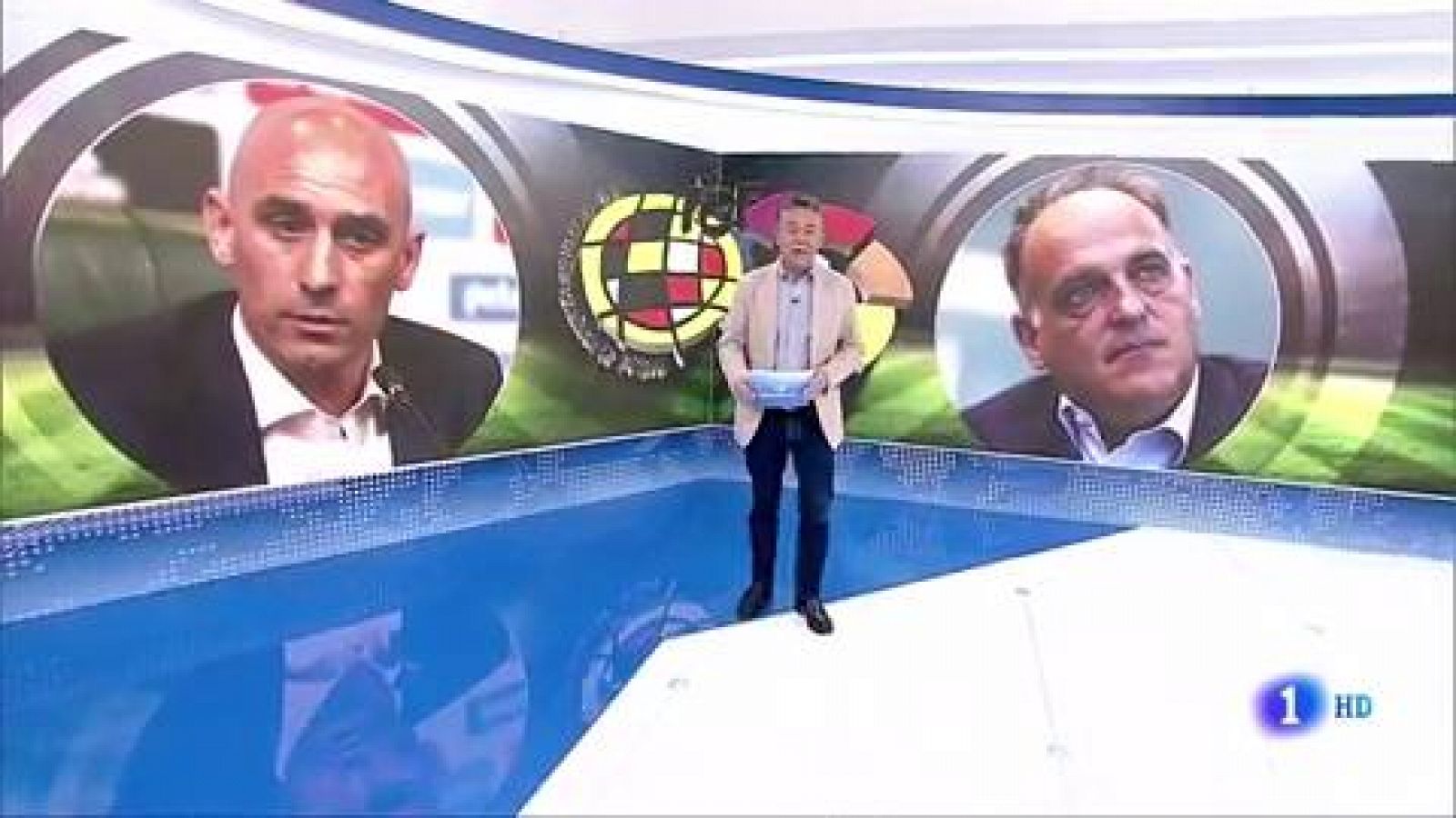 El presidente de la Real Federación Española de Fútbol (RFEF),  Luis Rubiales, ha afirmado que su homólogo de LaLiga, Javier Tebas,  está "nervioso" porque "unos buenos amigos suyos" han "sobornado a  miembros de FIFA", después de asistir este miérco