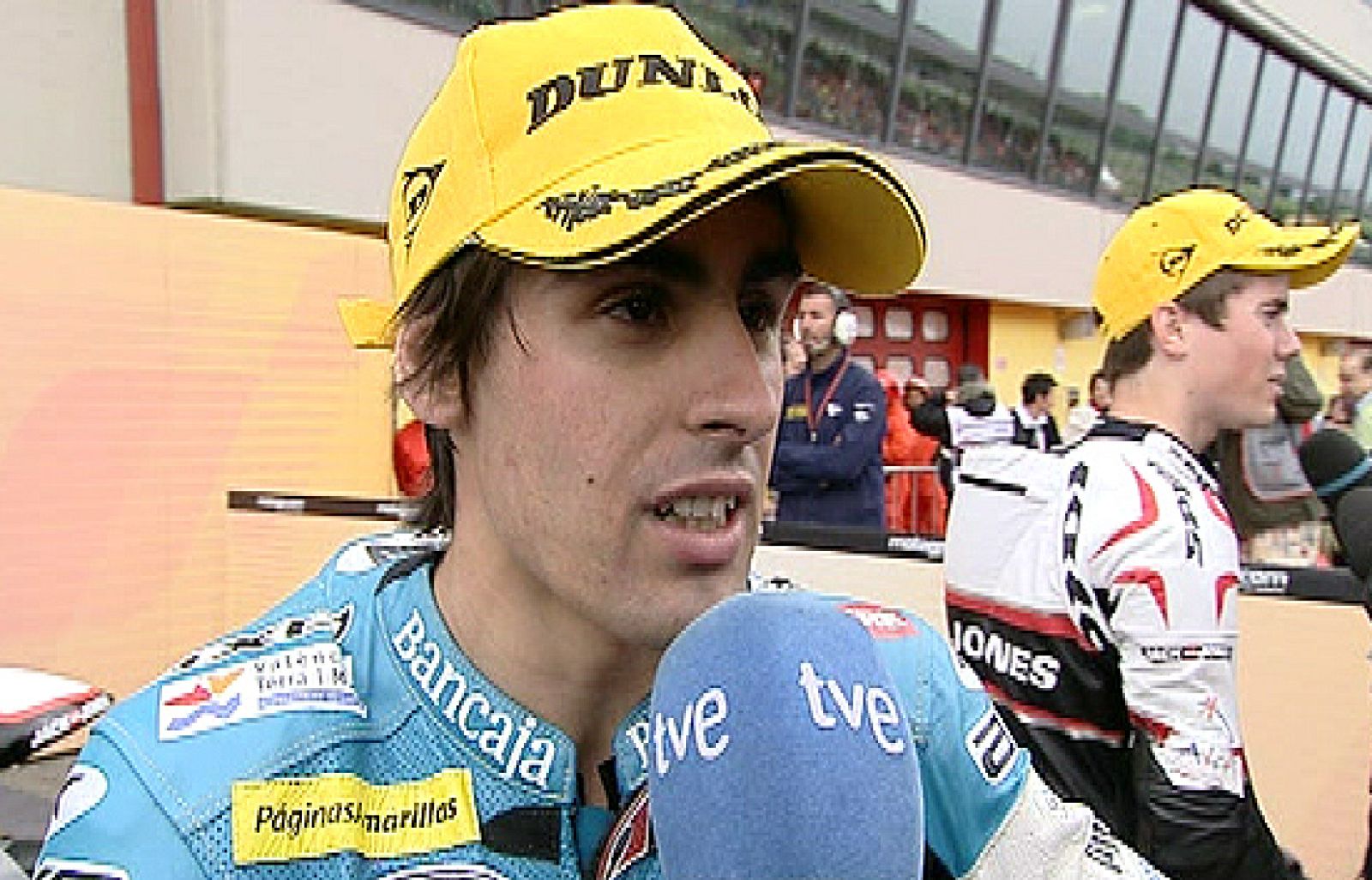 Tras sus problemas en carrera, Julián Simón cree que ha sido una suerte finalizar en tercera posición. Primero ha sido Bradley Smith y segundo, Nico Terol. Pol Espargaró ha sido cuarto.