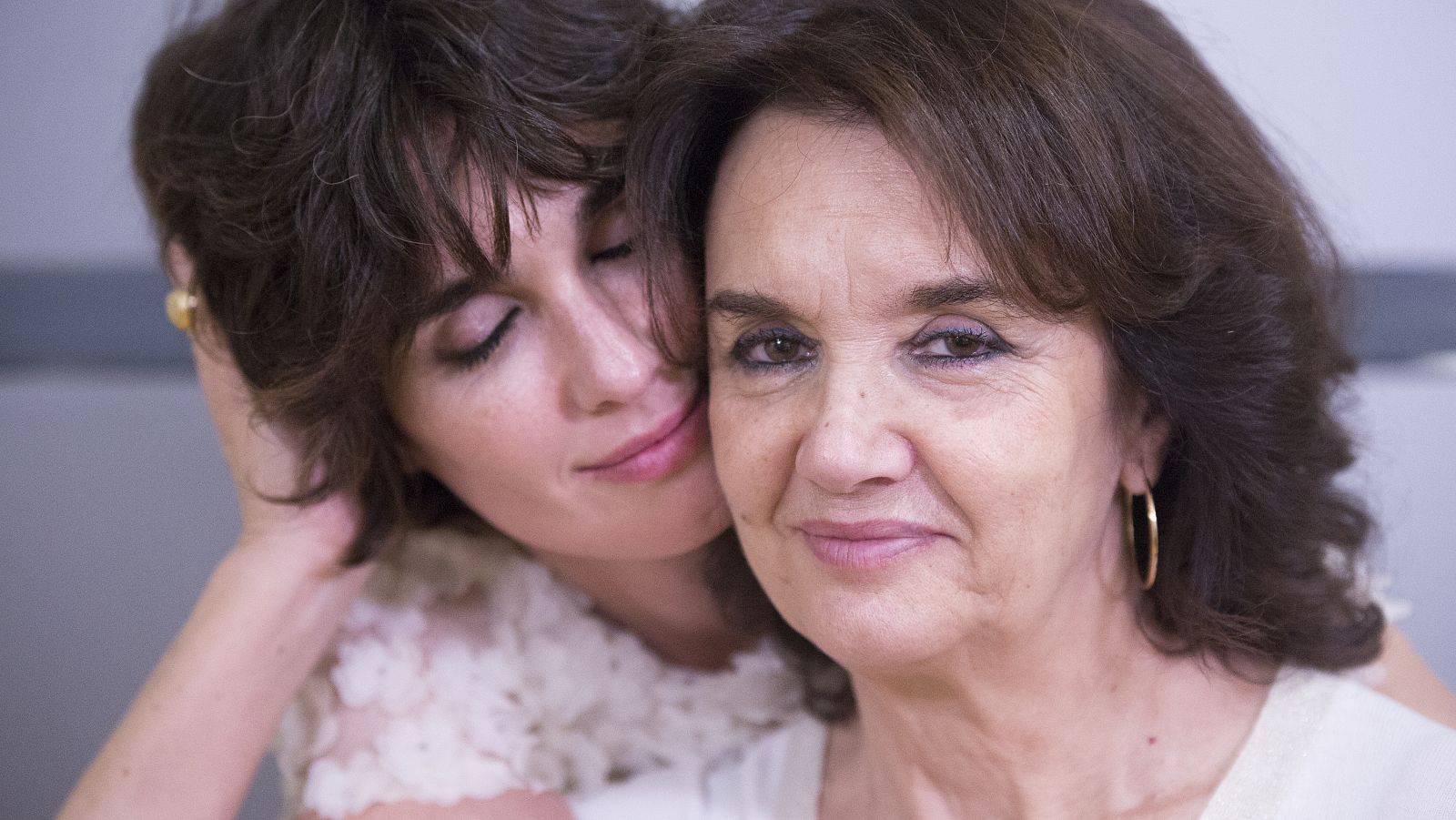 Paz Vega y Sara Vega le leen una emotiva carta a su madre