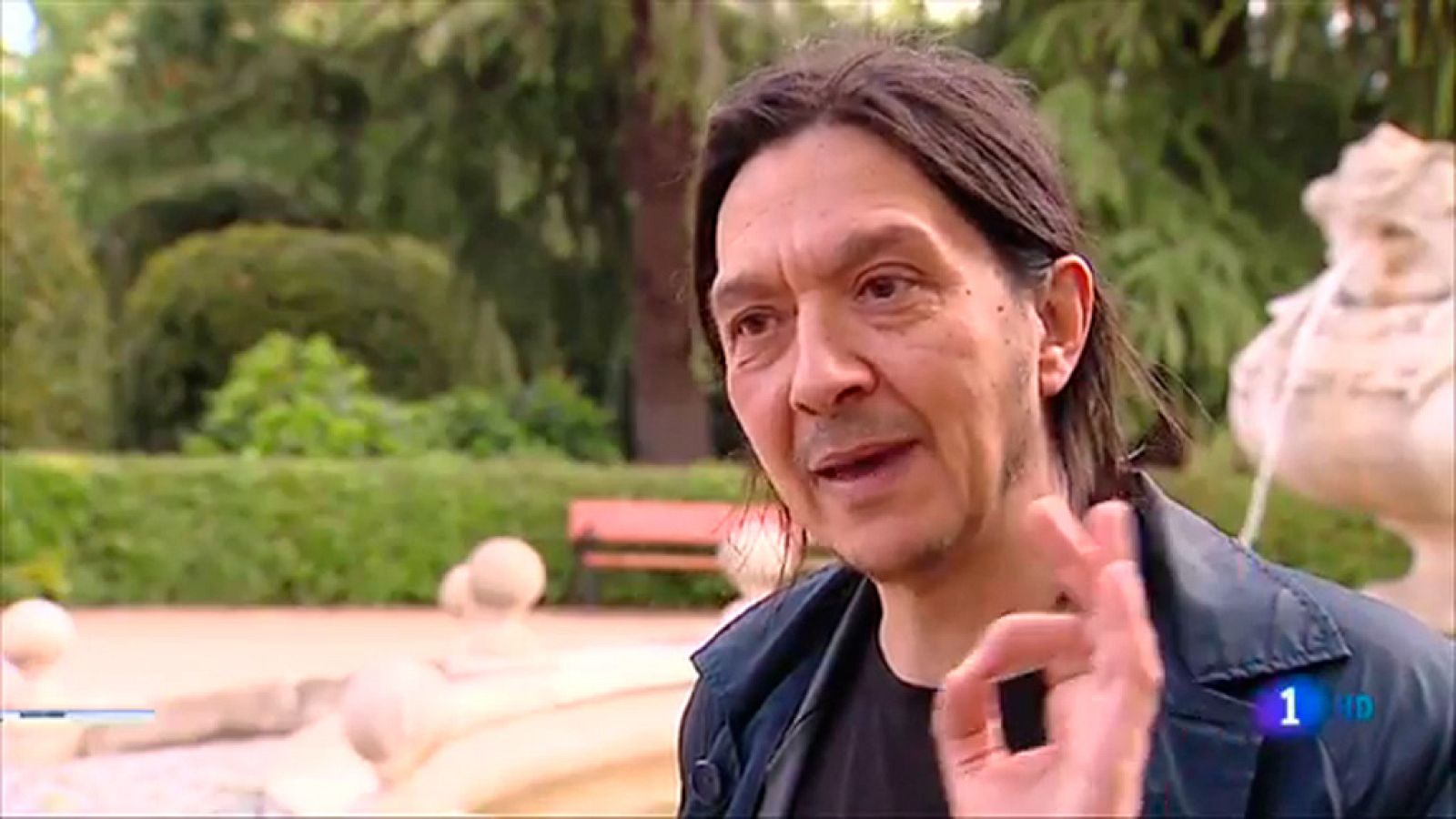 El escritor Santiago Lorenzo se ha convertido en el nuevo fenómeno editorial con "Los asquerosos"