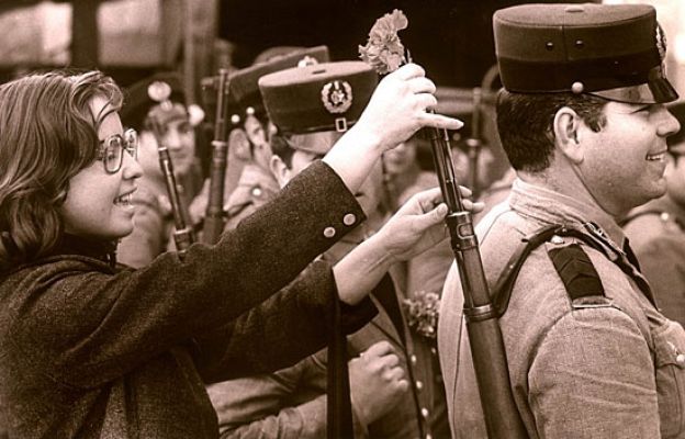 Informe Semanal - Situación en Portugal tras la "revolución de los claveles"