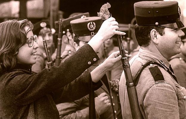 Informe Semanal - Situación en Portugal tras la "revolución de los claveles"