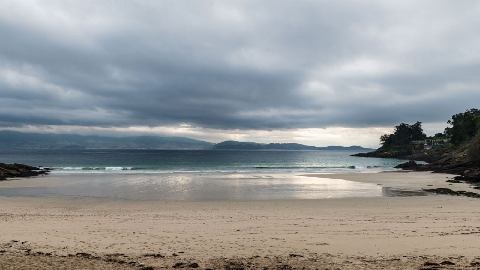 Cielos nubosos, con probabilidad de algunas precipitaciones en el extremo norte peninsular - ver ahora