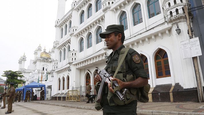 Al menos tres muertos en Sri Lanka durante una redada policial en la que se han incautado explosivos y objetos del EI