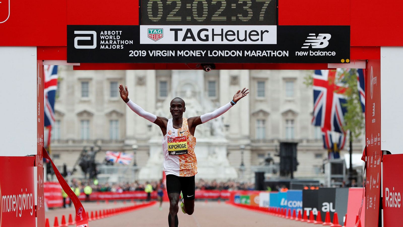 El keniano Kipchoge sigue dominando el maratón