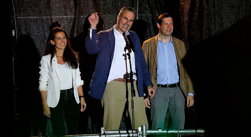 El secretario general de Vox, Javier Ortega Smith, ha celebrado los resultados de las Elecciones Generales 2019, en los que la formación verde ha obtenido representación parlamentaria por primera vez en su historia, con 24 escaños provisionales. "La