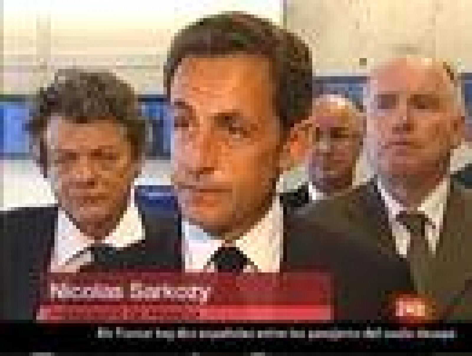 Nicolás Sarkozy visita a los familiares de las víctimas del Airbus de Air France | Ver
