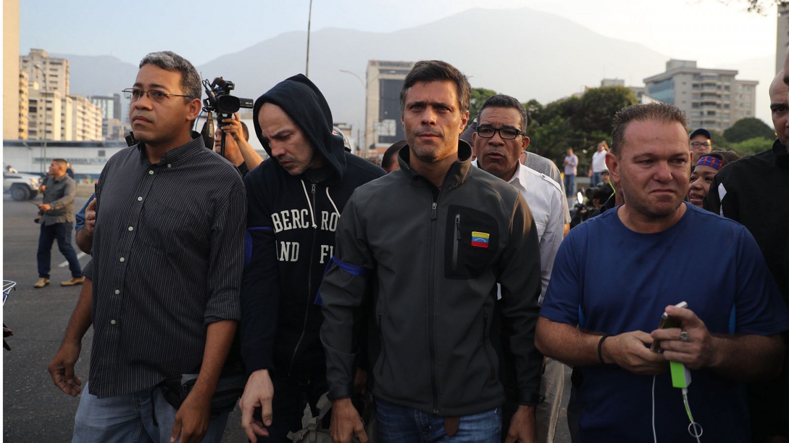 Venezuela: Guaidó libera a Leopoldo López y llama a un "alzamiento" contra Maduro- RTVE.es