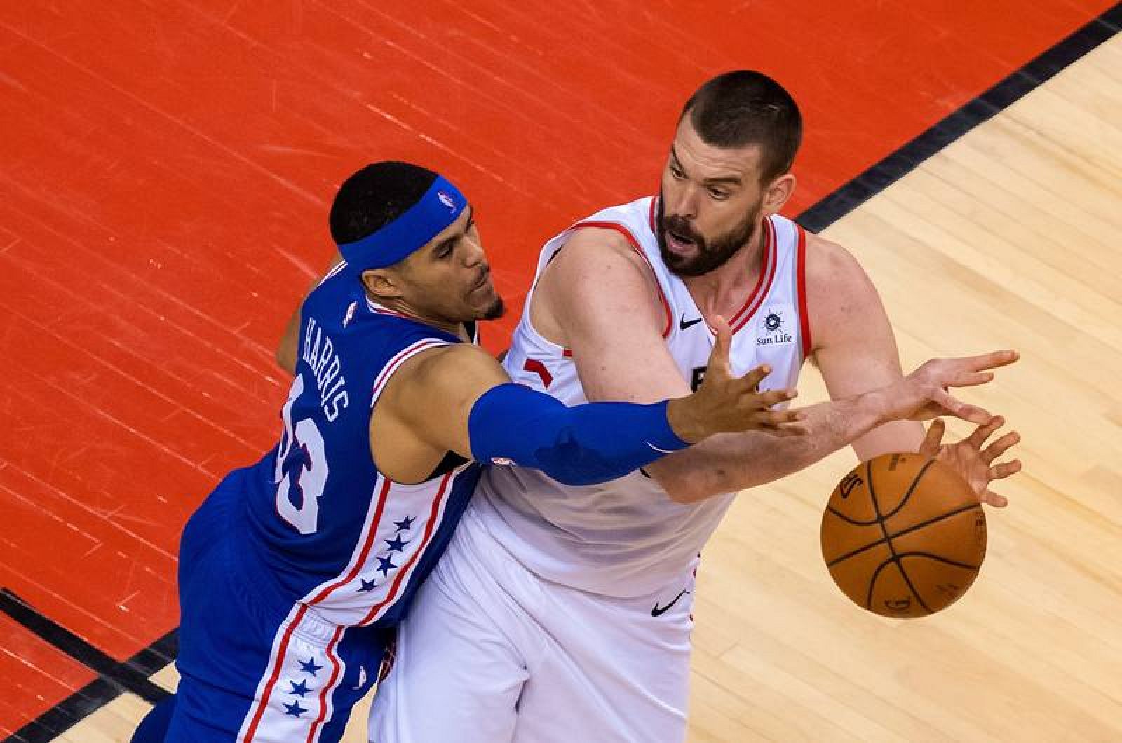 Los Sixers igualan la eliminatoria 1-1 al derrotar a los Raptors