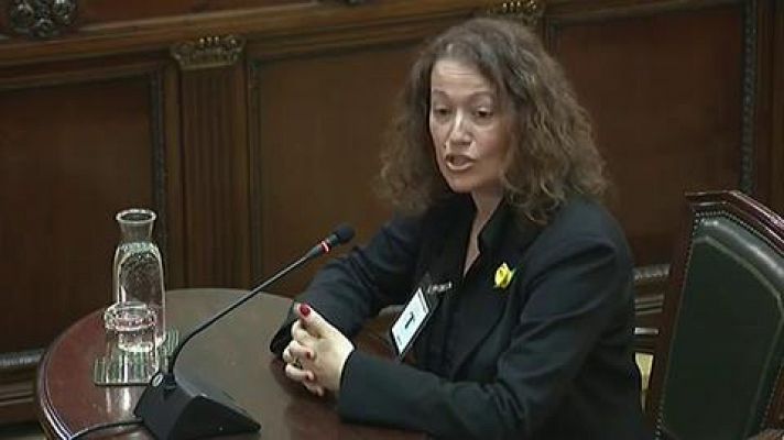 Informativo 24h - La senadora de ERC Castel asegura que a ella la pegaron por la espalda cuando estaba haciendo fotos