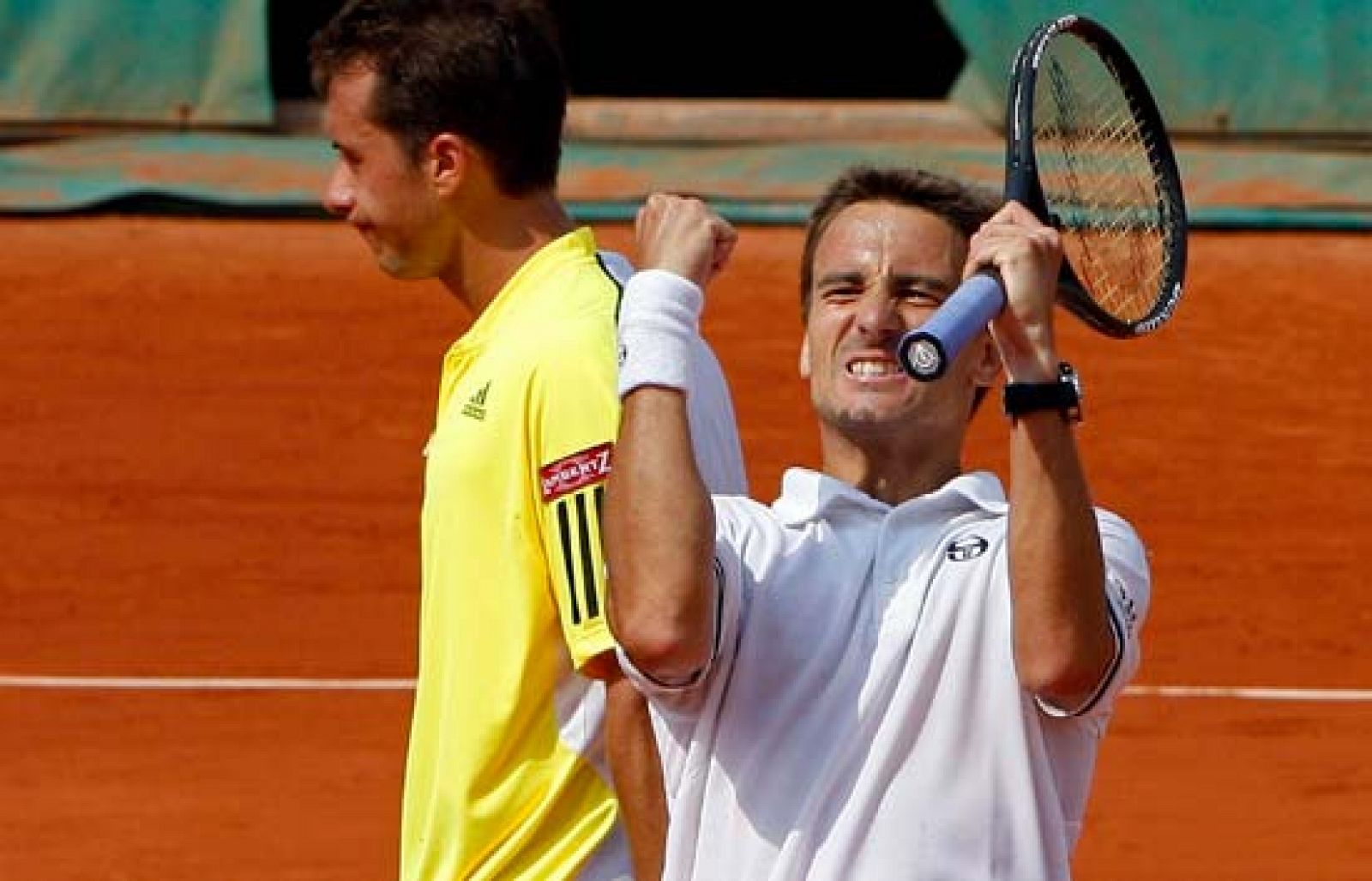 Tommy Robredo es el único español que continúa con vida en el Roland Garros. El tenista de Hostalric ha derrotado a Kohlschreiber y se enfrentará a Del Potro en cuartos de final. 