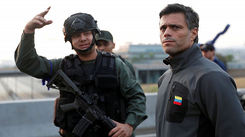 Leopoldo López, tras su liberación: "Salí de mi casa acompañado de quienes me custodiaron"