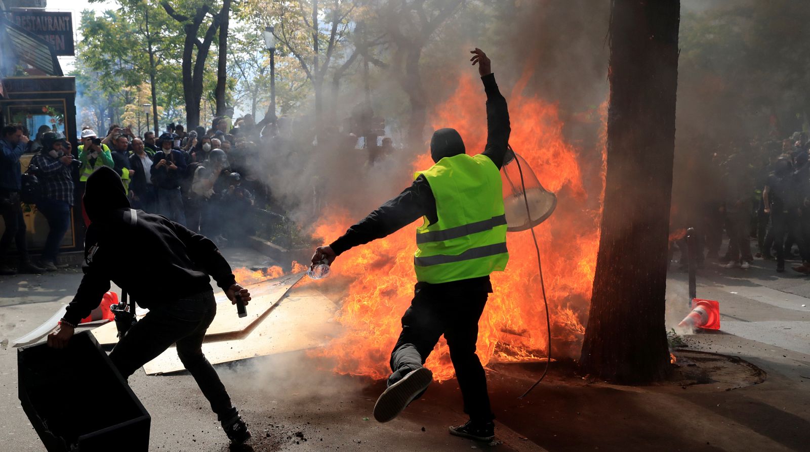 Disturbios y enfrentamientos con la policía durante las marchas del Primero de Mayo en París