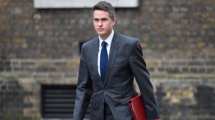 Telediario 1 - Theresa May destituye a su ministro de Defensa por una filtración sobre Huawei