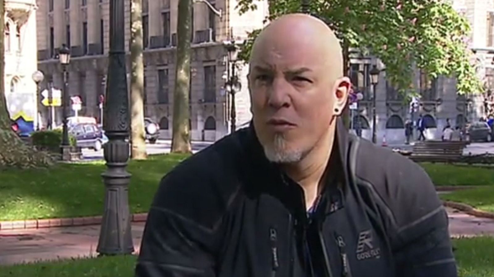 El exjugador de baloncesto Iñaki Zubizarreta explica cómo el acoso escolar marcó su vida