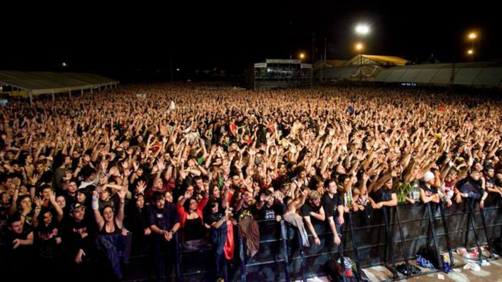 Miles de participantes hacen colas y disfrutan de cuatro días de festival