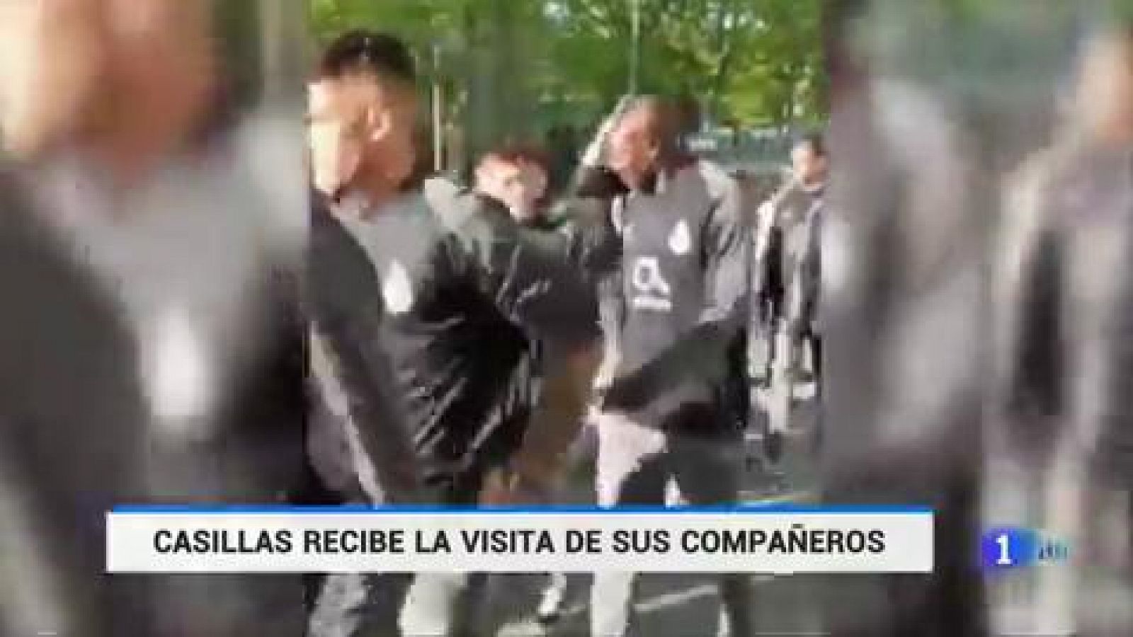 La plantilla del Oporto acude al hospital a visitar a Iker Casillas tras su infarto