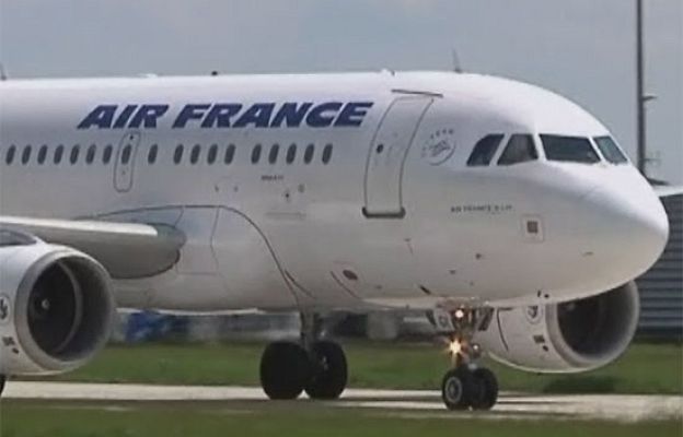  - Dos españoles iban en el avión