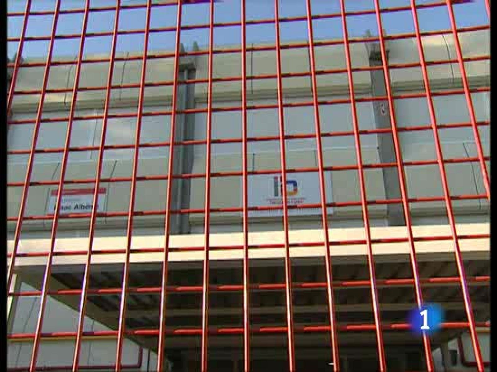 Uno de ellos en una escuela infantil de la capital. Los otros 14 en el instituto y el colegio de LeganUno de ellos en una escuela infantil de la capital. Los otros 14 en el instituto y el colegio de Leganés, donde no ha habido clase. Todos los casos son leves y ningún alumno está hospitalizado.