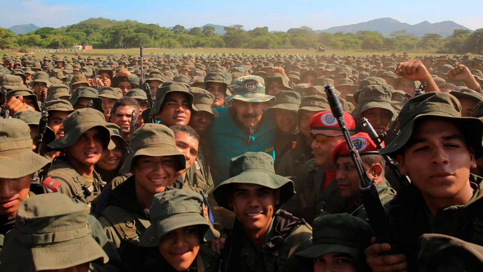 Telediario 1: Maduro, al frente de cientos de militares en la llamada Marcha de la Lealtad | RTVE Play