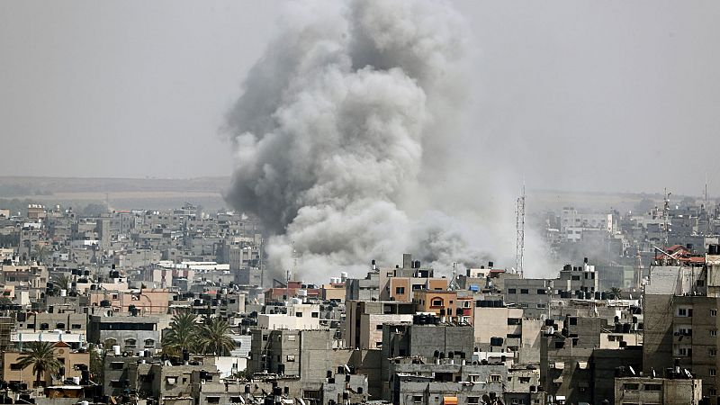 Israel intensifica sus bombardeos sobre Gaza como respuesta al lanzamiento de cochetes de Hamás