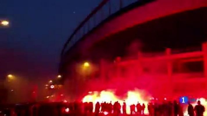 Aficionados del Atlético se despiden del Vicente Calderón